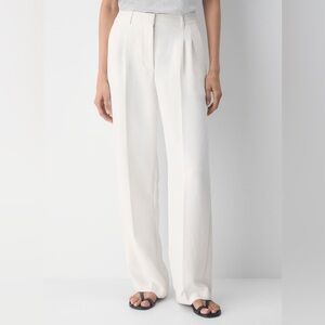 NWOT Aritzia The Effortless Pant™ - Crepette™ Light birch size 6